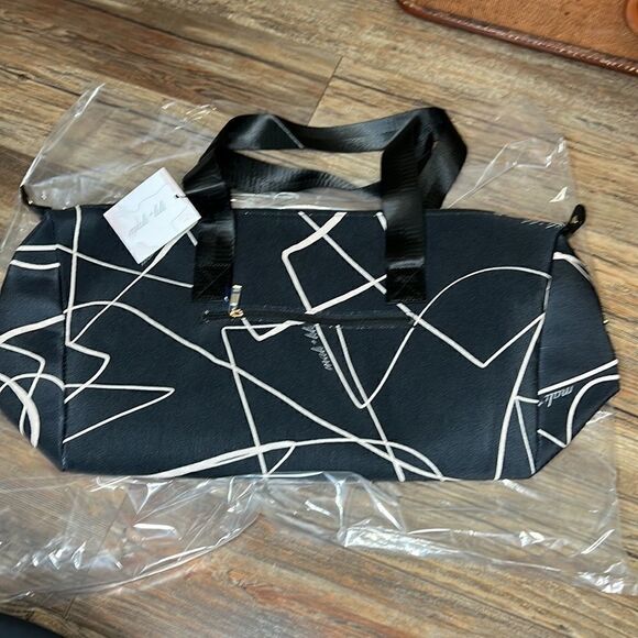 Mali + Lili Weekender Bag in Black Abstract - Picture 8 of 12